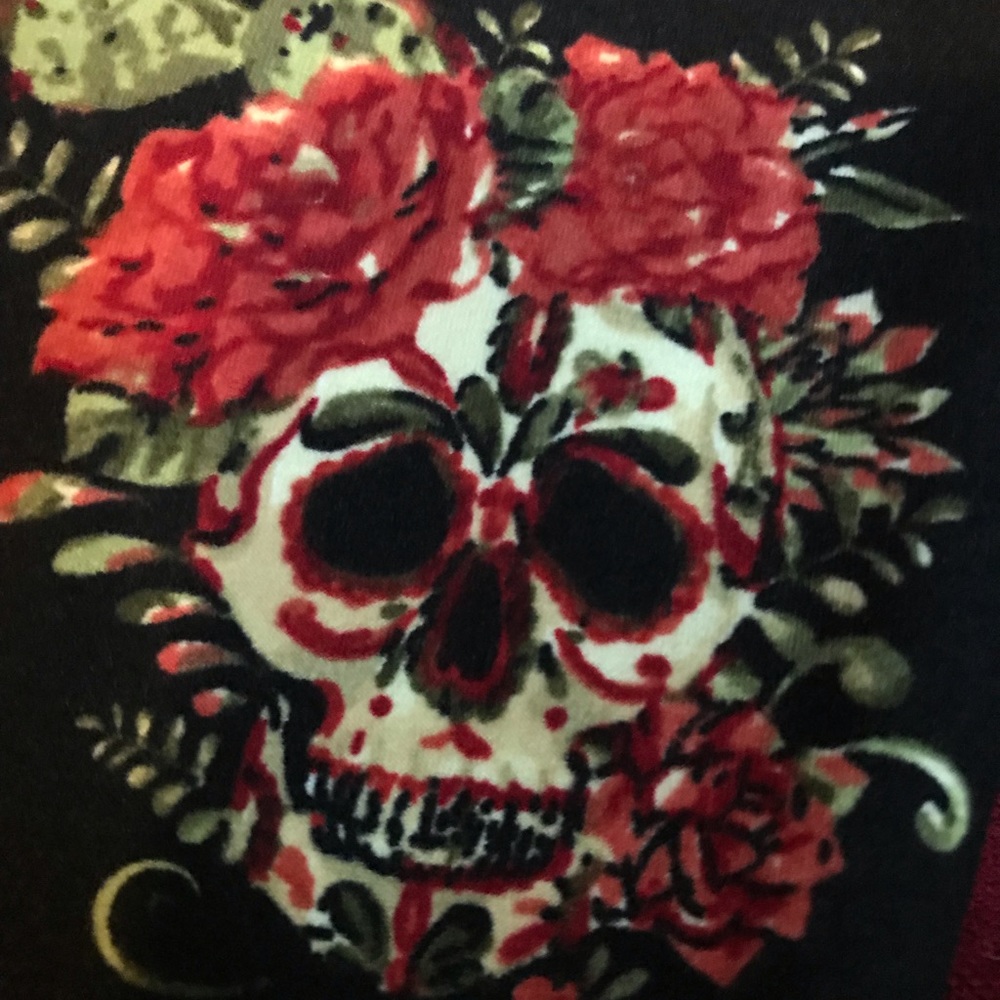 NWT lularoe sugar skull sz tween